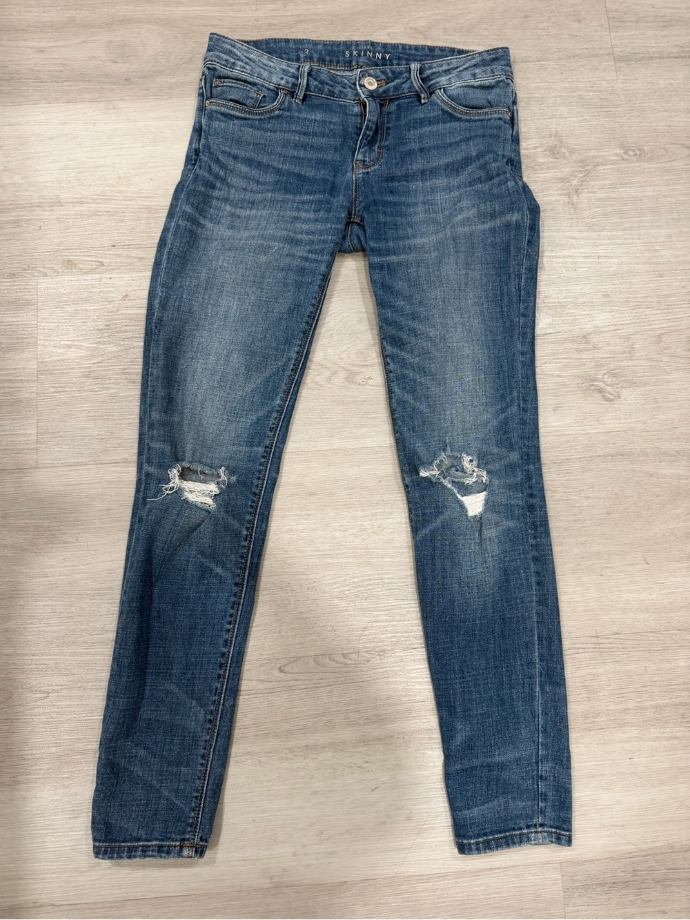 White House Black Market Women's Skinny Distressed Blue Jeans